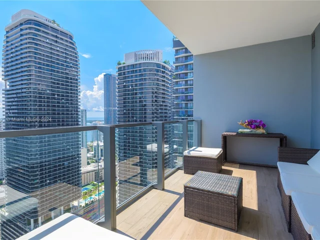 88 SW 7 Street # 3405, Miami FL 33130
