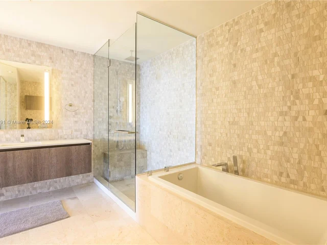 88 SW 7 Street # 3405, Miami FL 33130