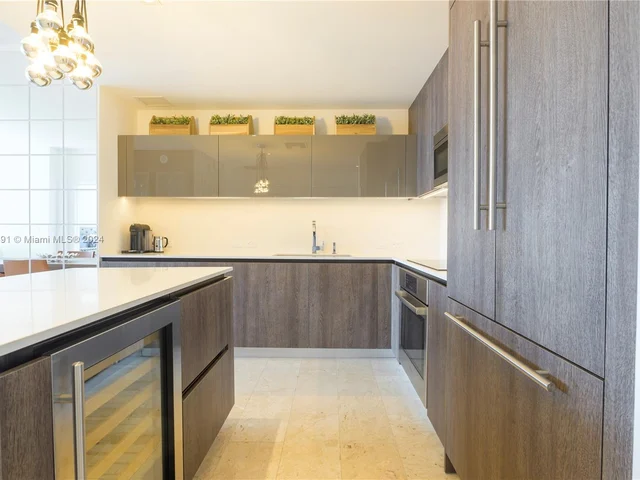 88 SW 7 Street # 3405, Miami FL 33130