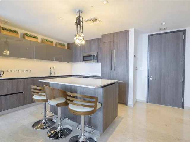 88 SW 7 Street # 3405, Miami FL 33130