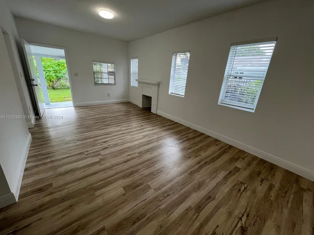 401 NW 51st St, Miami FL 33127