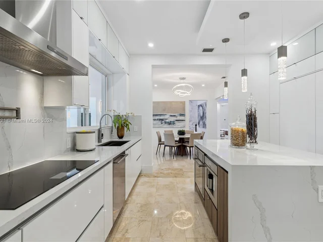 6290 SW 130th Ter, Pinecrest FL 33156