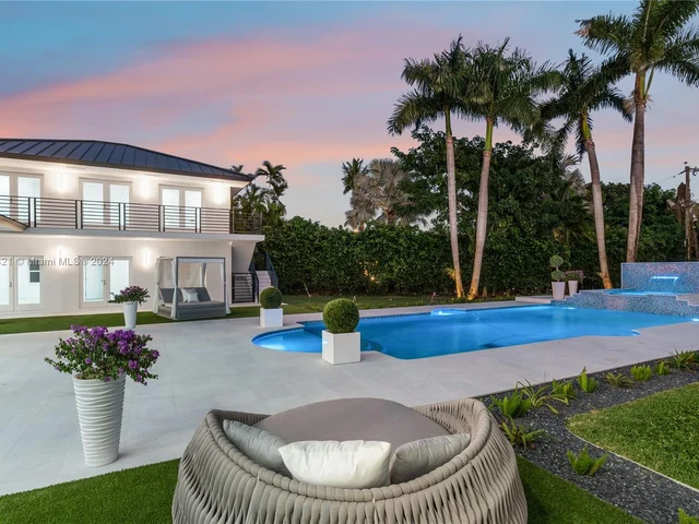 6290 SW 130th Ter, Pinecrest FL 33156