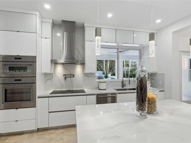 6290 SW 130th Ter, Pinecrest FL 33156