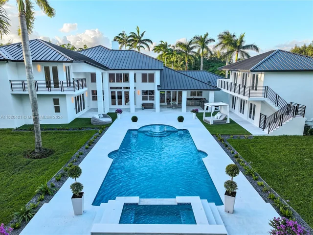 6290 SW 130th Ter, Pinecrest FL 33156