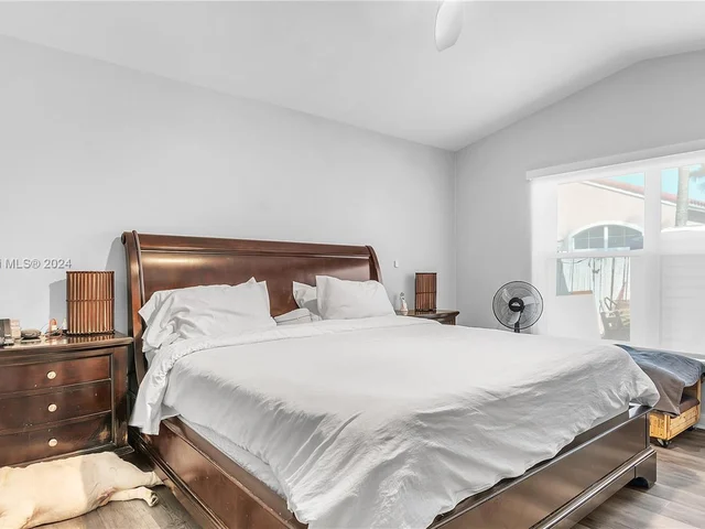 18801 NW 11th St, Pembroke Pines FL 33029