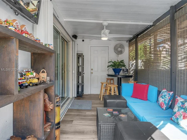 18801 NW 11th St, Pembroke Pines FL 33029