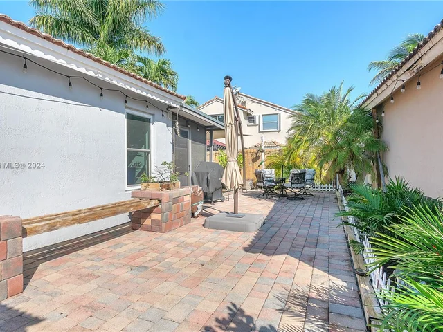 18801 NW 11th St, Pembroke Pines FL 33029