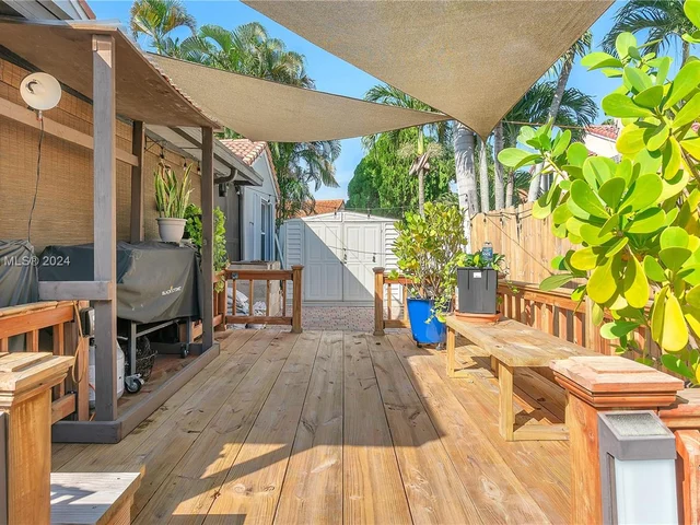 18801 NW 11th St, Pembroke Pines FL 33029