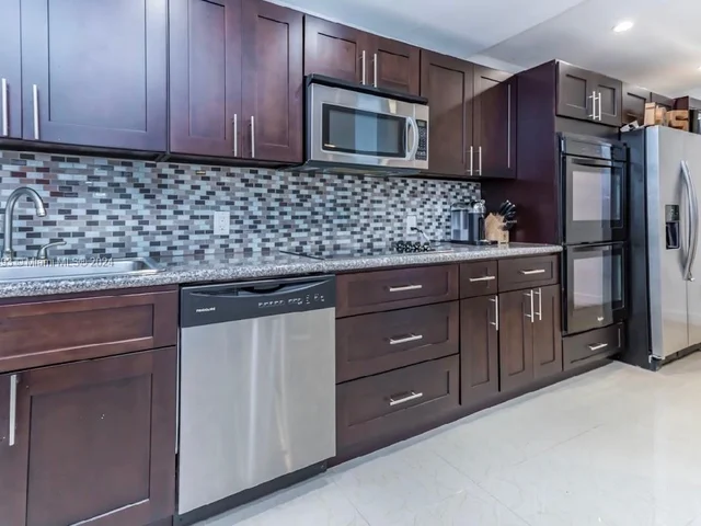 11930 NE 19th Dr # 6, North Miami FL 33181