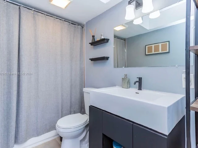 11930 NE 19th Dr # 6, North Miami FL 33181