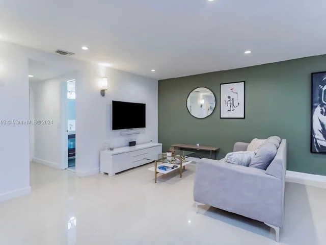 11930 NE 19th Dr # 6, North Miami FL 33181