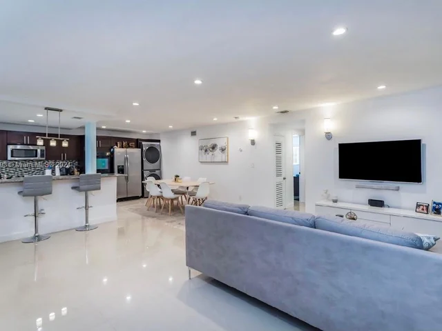 11930 NE 19th Dr # 6, North Miami FL 33181