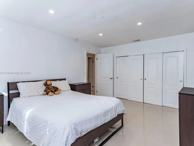 11930 NE 19th Dr # 6, North Miami FL 33181