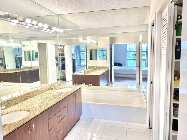 19195 NE 36th Ct # 402, Aventura FL 33180