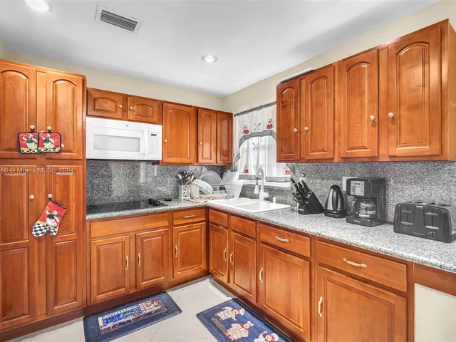 1270 NW 174th St, Miami Gardens FL 33169