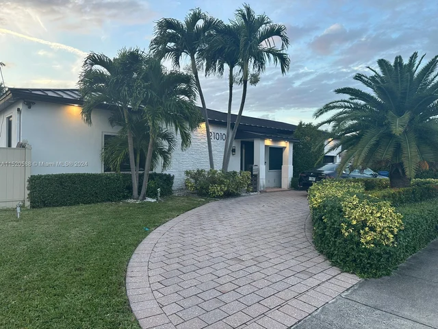 21010 NE 24th Ct, Miami FL 33180