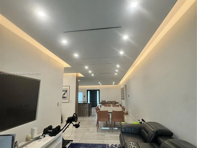 21010 NE 24th Ct, Miami FL 33180