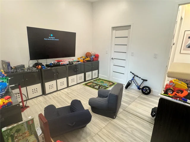 21010 NE 24th Ct, Miami FL 33180