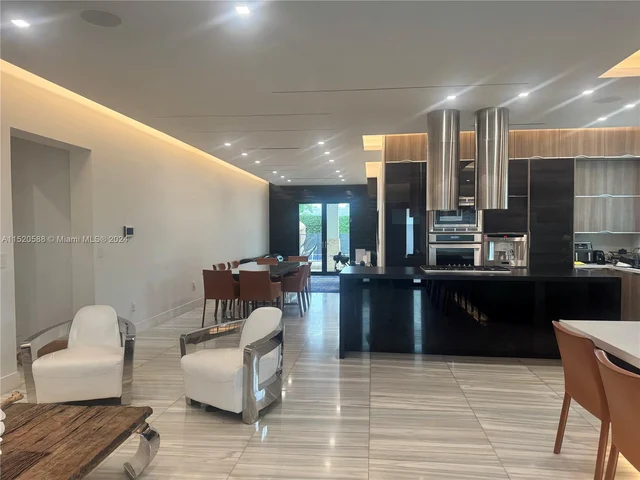 21010 NE 24th Ct, Miami FL 33180