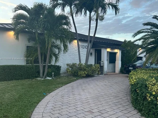 21010 NE 24th Ct, Miami FL 33180