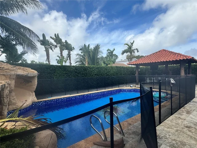 21010 NE 24th Ct, Miami FL 33180