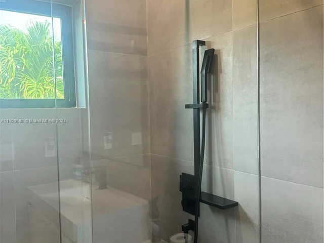 21010 NE 24th Ct, Miami FL 33180