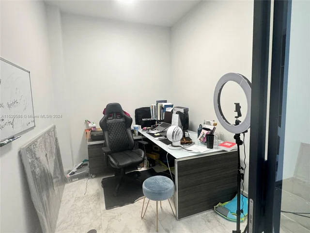 21010 NE 24th Ct, Miami FL 33180