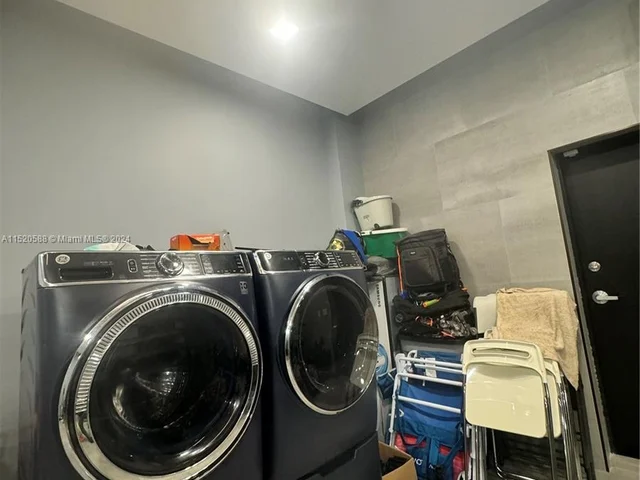 21010 NE 24th Ct, Miami FL 33180