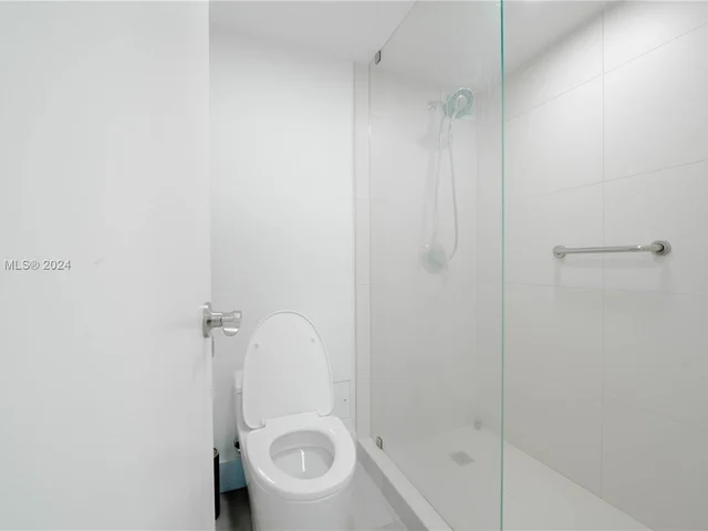 5700 Collins Ave # 7J, Miami Beach FL 33140