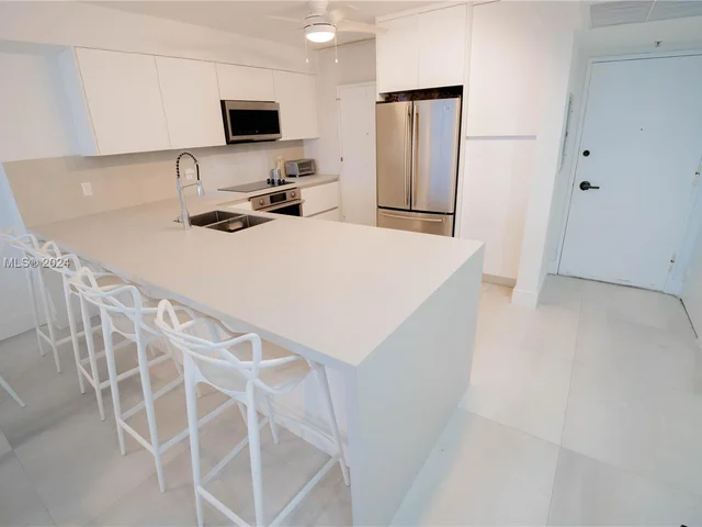 5700 Collins Ave # 7J, Miami Beach FL 33140
