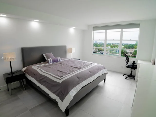 5700 Collins Ave # 7J, Miami Beach FL 33140