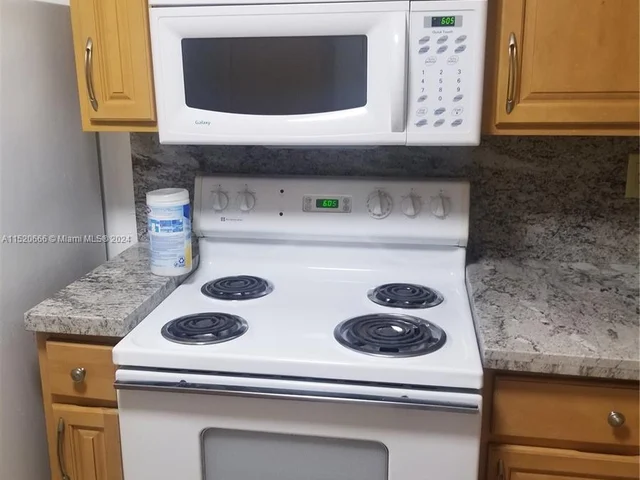 3725 S Ocean Dr # 921, Hollywood FL 33019