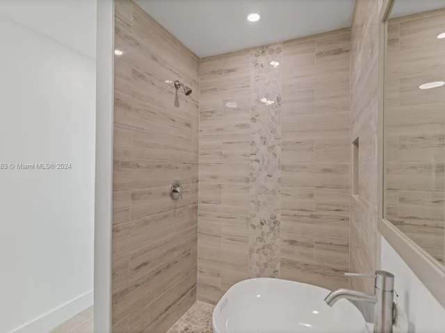 325 Grant St, Hollywood FL 33019