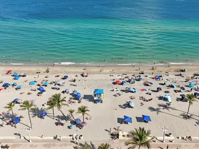 325 Grant St, Hollywood FL 33019