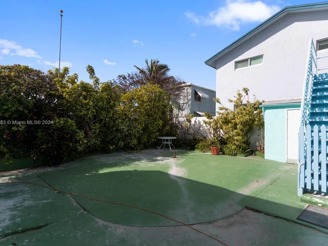 325 Grant St, Hollywood FL 33019