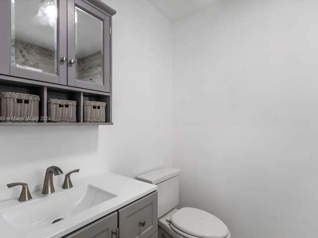 325 Grant St, Hollywood FL 33019