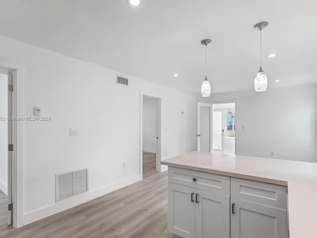 325 Grant St, Hollywood FL 33019