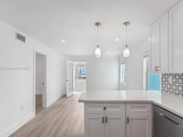 325 Grant St, Hollywood FL 33019