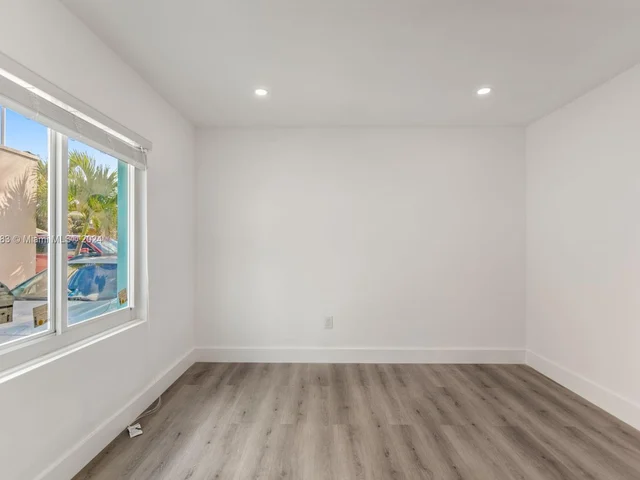 325 Grant St, Hollywood FL 33019