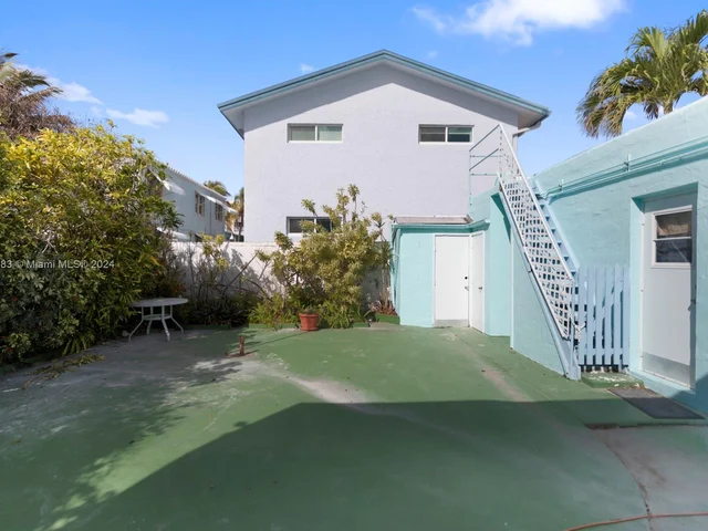 325 Grant St, Hollywood FL 33019