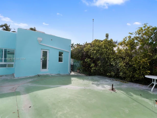 325 Grant St, Hollywood FL 33019