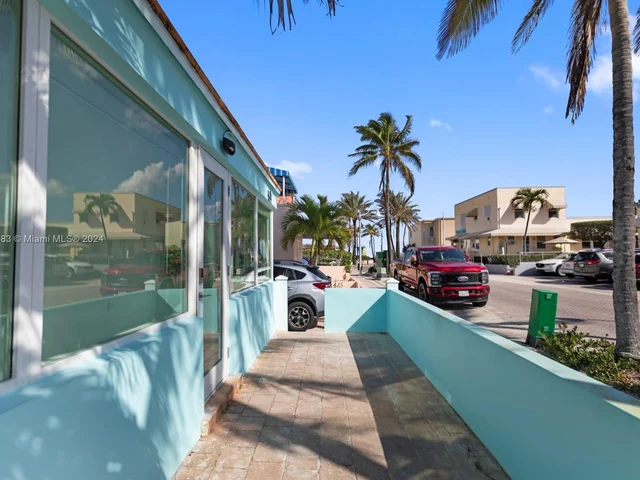 325 Grant St, Hollywood FL 33019