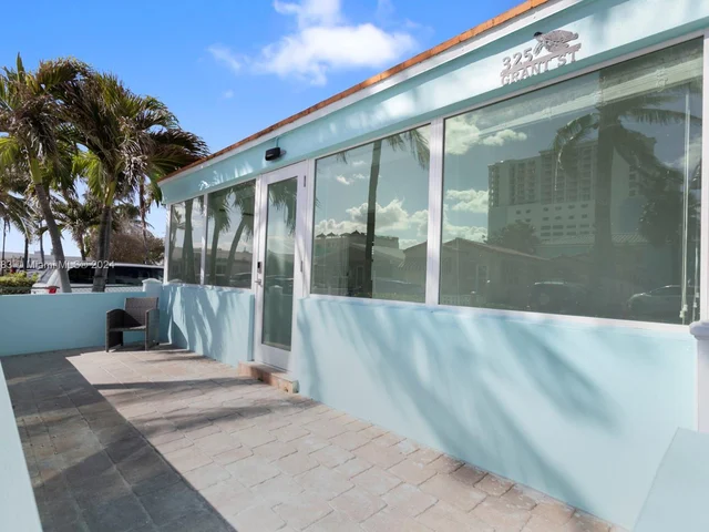 325 Grant St, Hollywood FL 33019