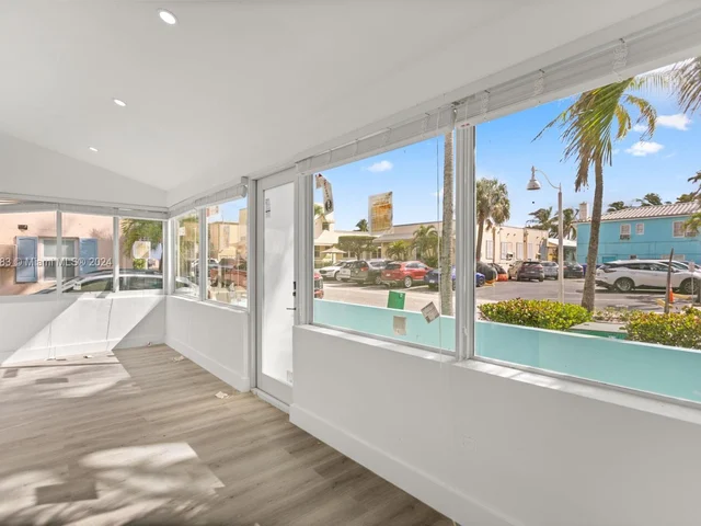 325 Grant St, Hollywood FL 33019