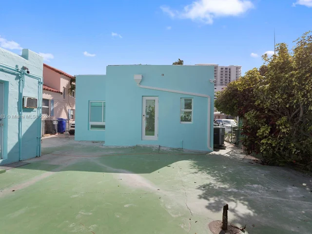 325 Grant St, Hollywood FL 33019