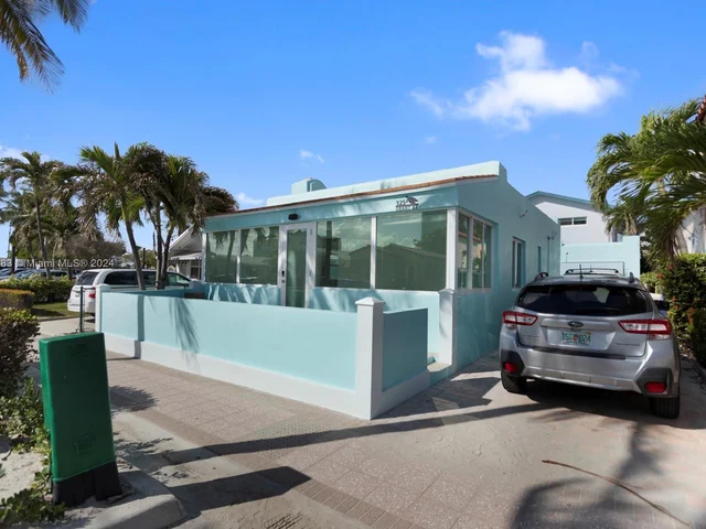 325 Grant St, Hollywood FL 33019