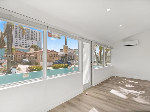 325 Grant St, Hollywood FL 33019