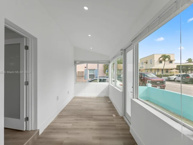 325 Grant St, Hollywood FL 33019