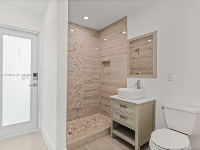 325 Grant St, Hollywood FL 33019